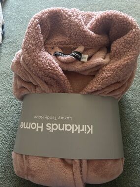 Kirkland Signature Plush Teddy Robe - Dusty Rose